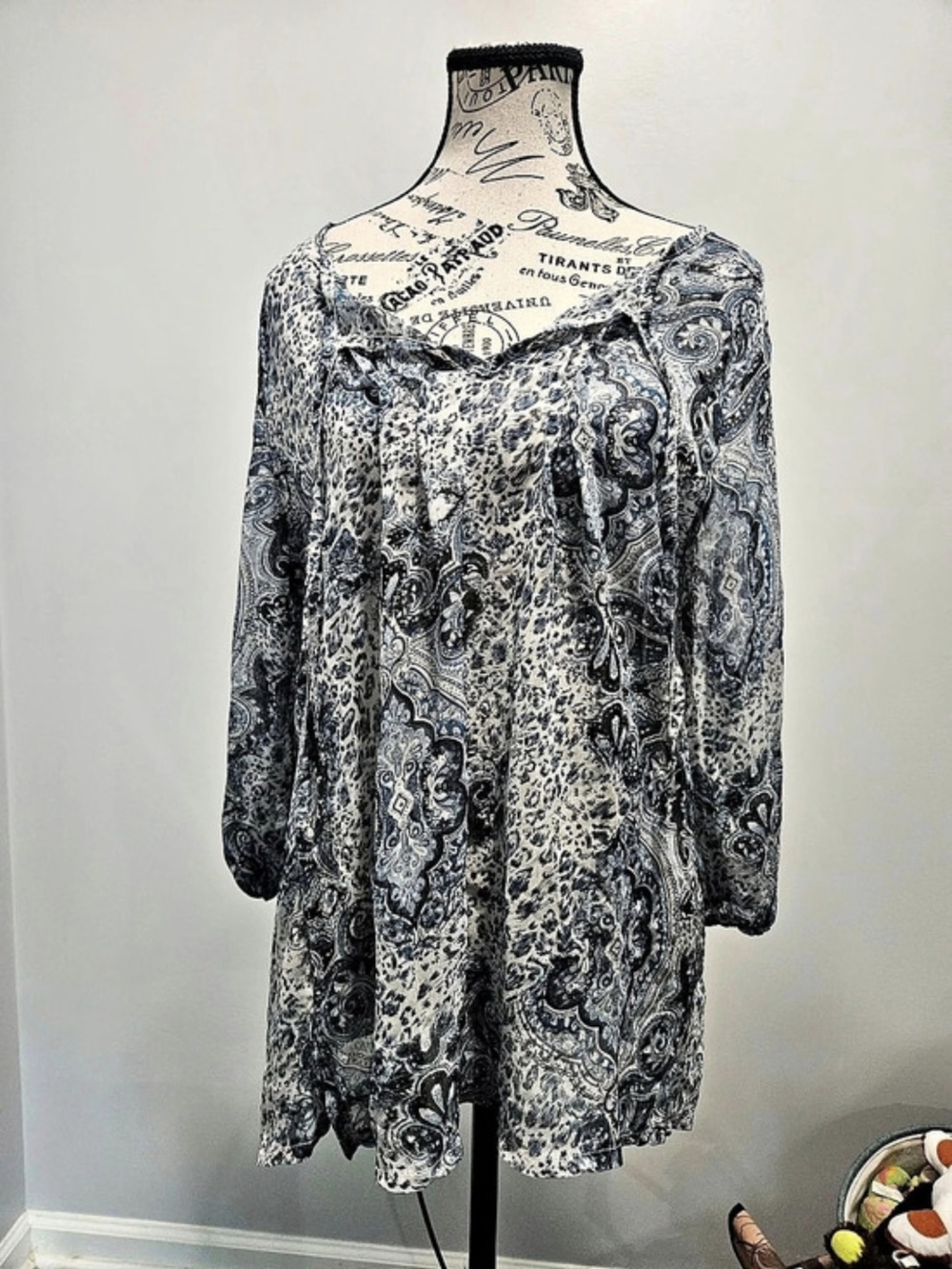 KIM ROGERS Paisley Tunic in Blue & White Size Medium